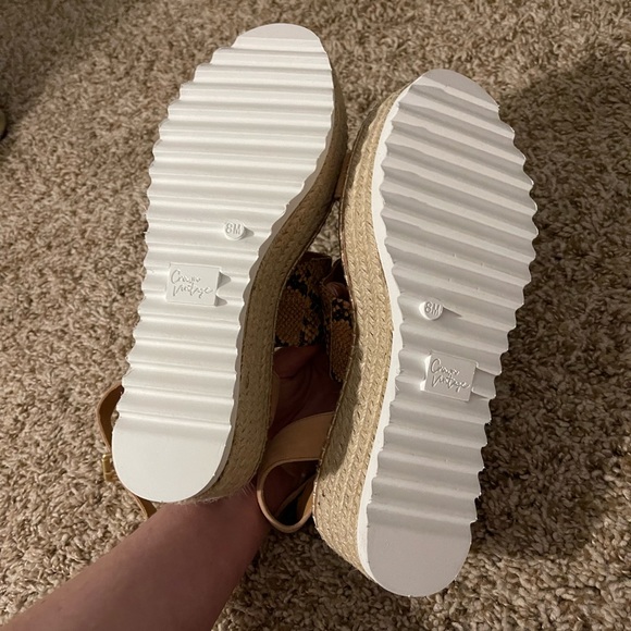 NWOT Crown Vintage Platform Sandal - Picture 6 of 6